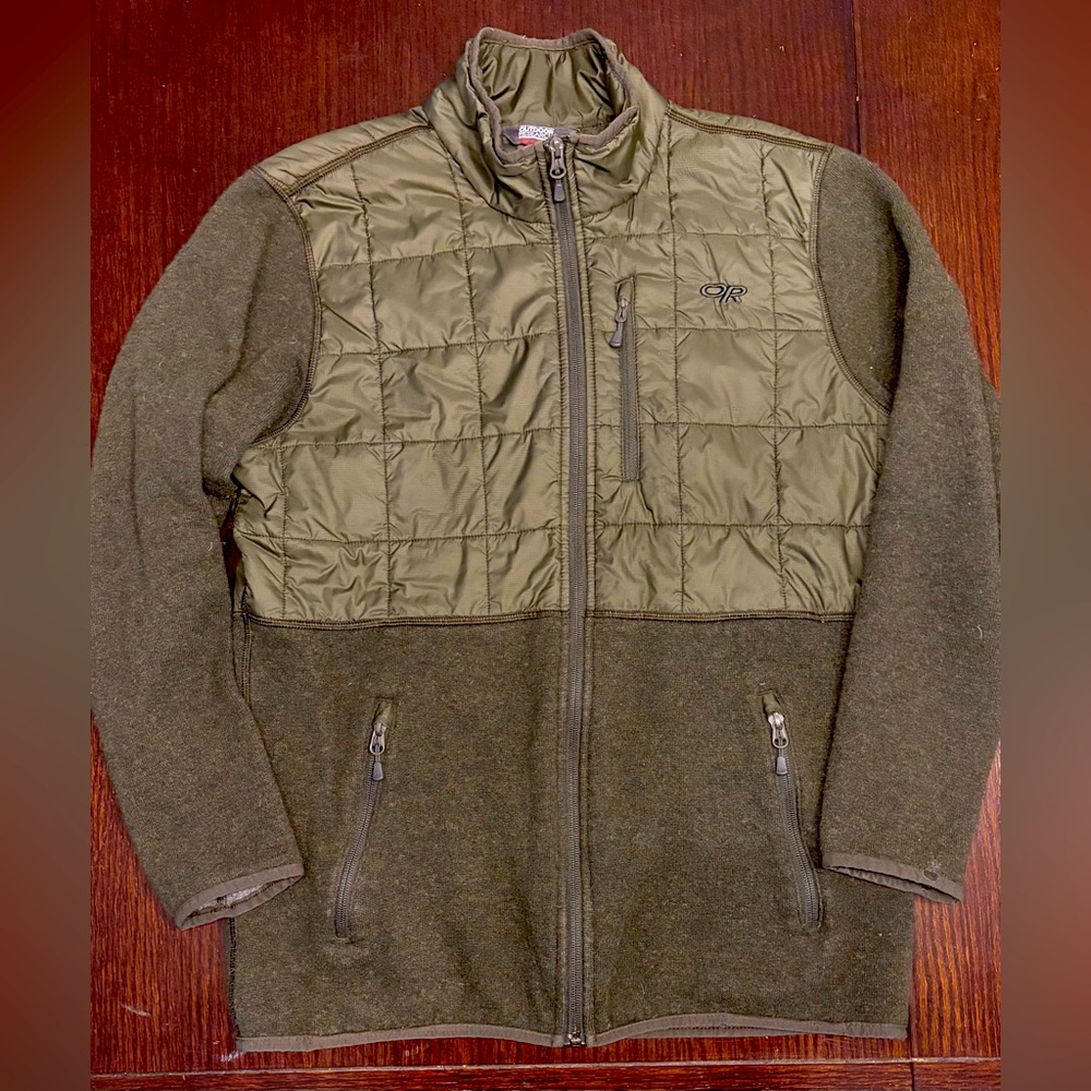 OUTDOOR RESEARCH Men’s full zip insulated wool/polyester sweater. Medium.